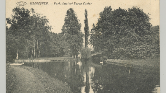 Prentkaart van een brugje in Park Casier