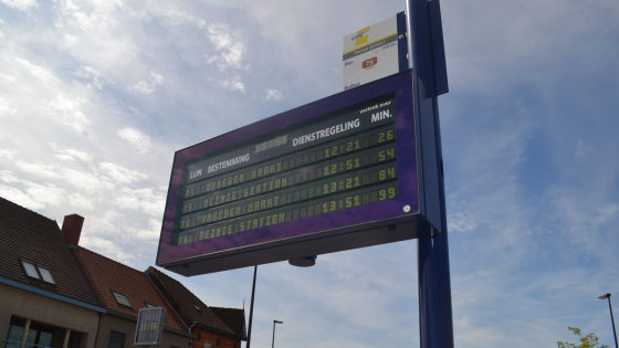 Bushalte De Lijn aan station Waregem