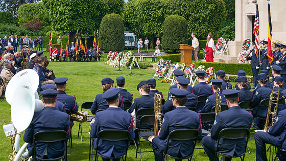 Festiviteiten op middenplein van Flanders Field
